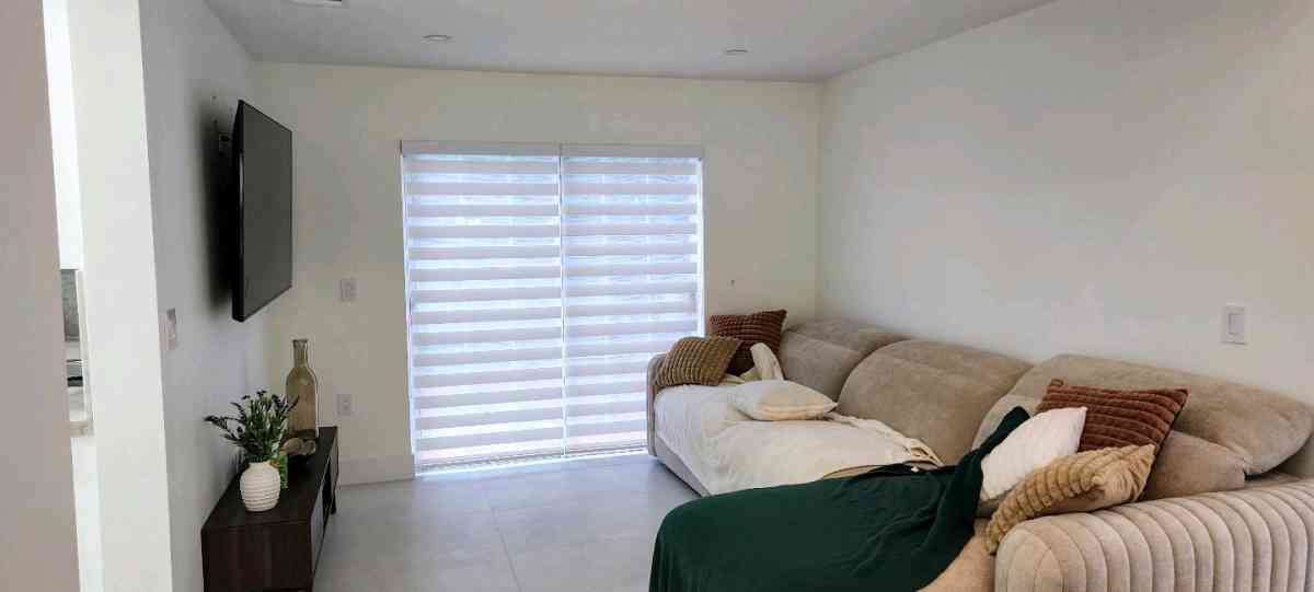zebra Shades lights filtering o roller shades blackout o scr - Miami, Florida - FleaMarketBay