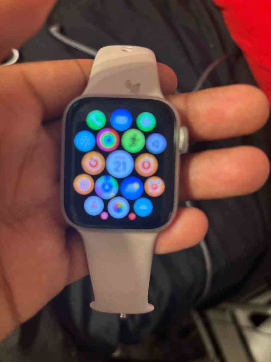 Apple Watch SE - Capitol Heights, Maryland - FleaMarketBay