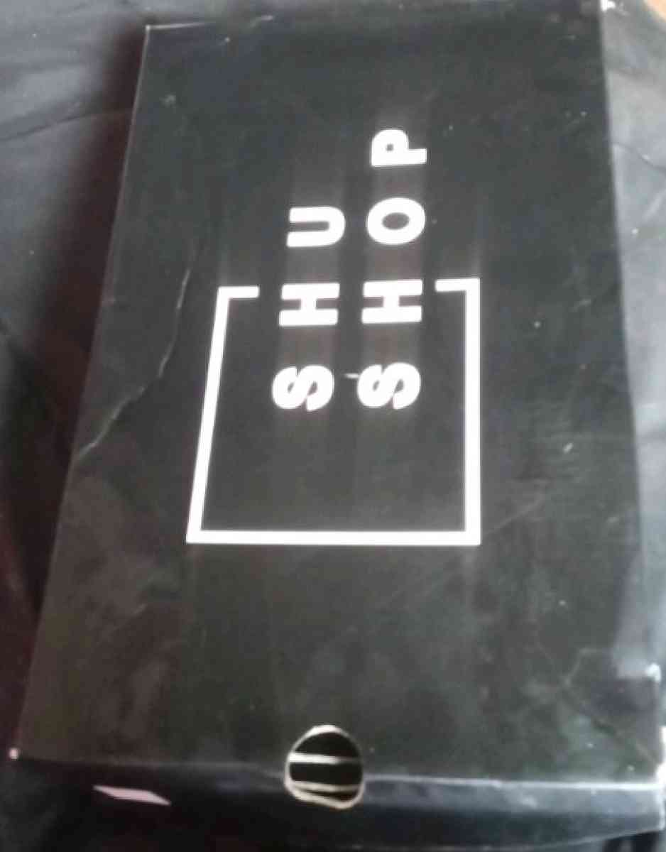 Shu shop size 8 womens fashion sneakers - Rutledge, Tennessee - FleaMarketBay