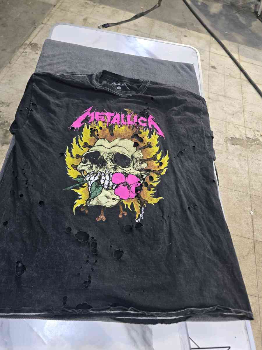 Metallica shirt size os - Aurora, Colorado - FleaMarketBay
