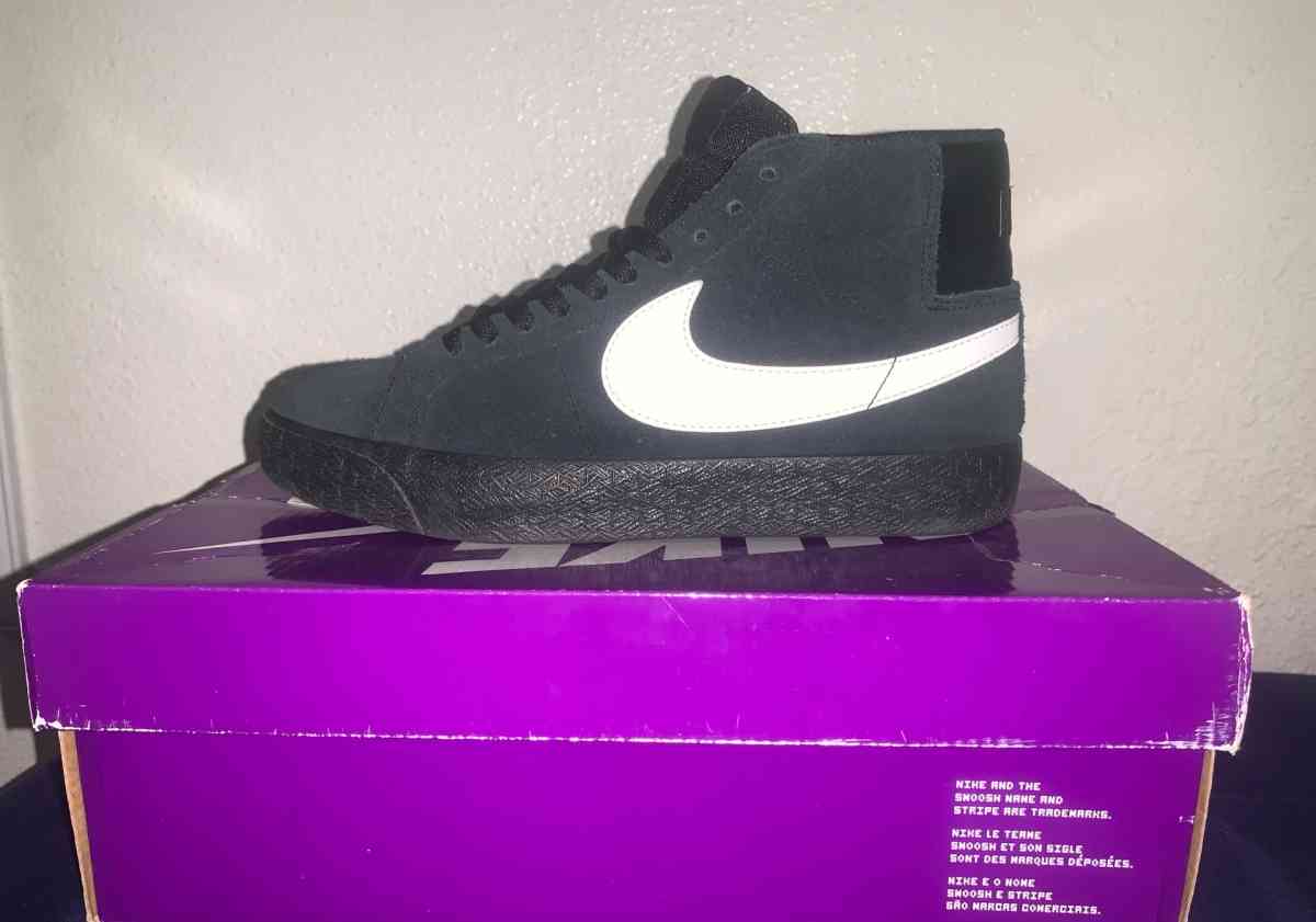 NIKE SB ZOOM BLAZER MIDS BLACK AND WHITE - Bakersfield, California - FleaMarketBay