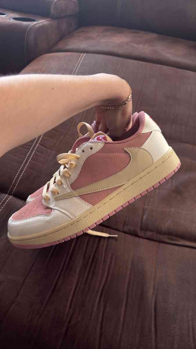 Travis Scott Air Jordan 1 Low OG Shy Pink - Glendale, Arizona