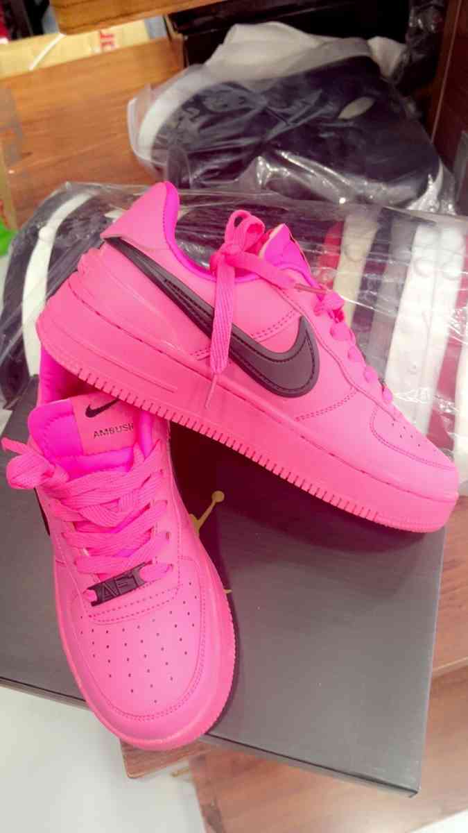 Brand new Nike sneakers pink color - Elmont, New York - FleaMarketBay