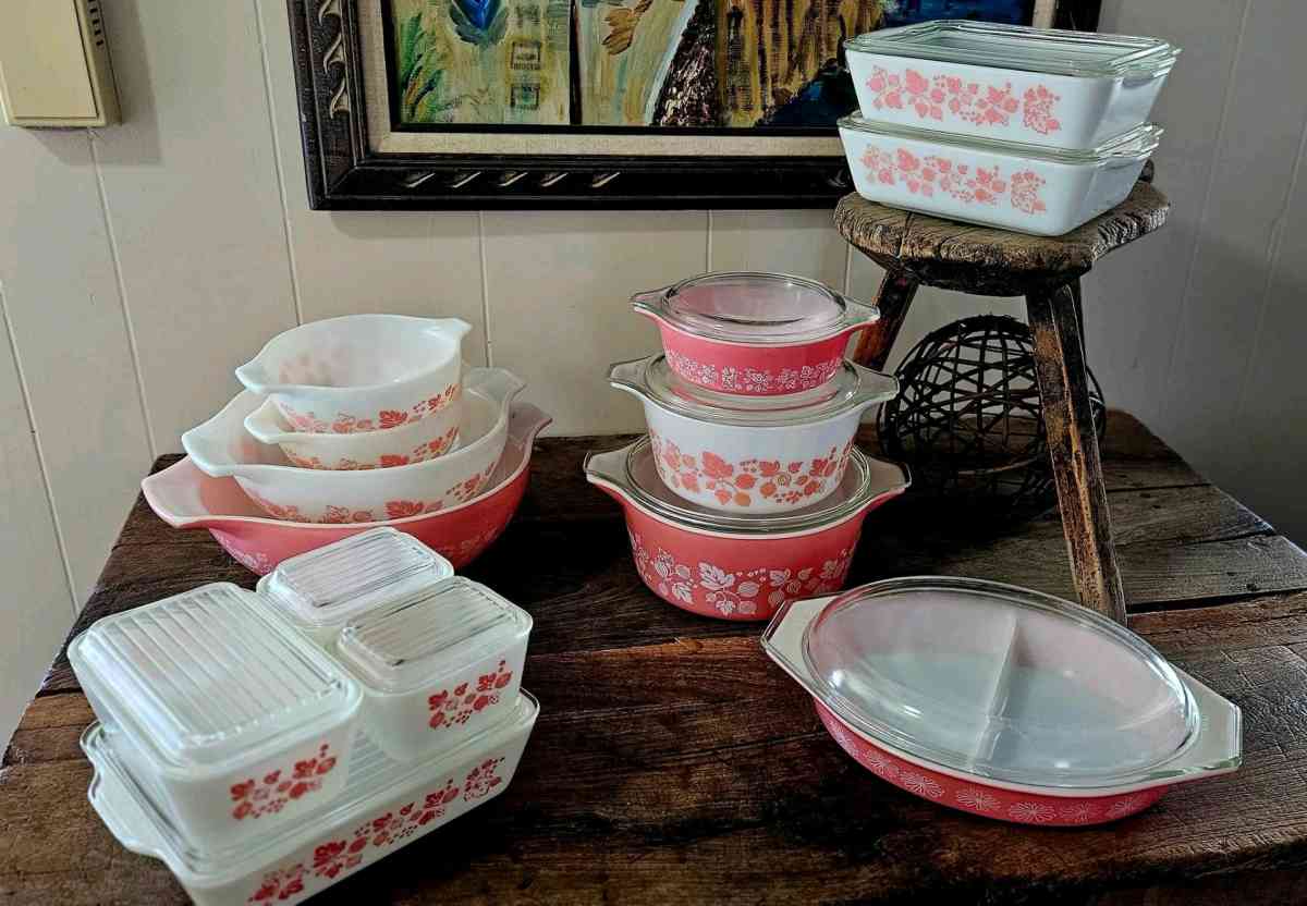 pink pyrex set 45 pieces - Adamsville, Ohio - FleaMarketBay