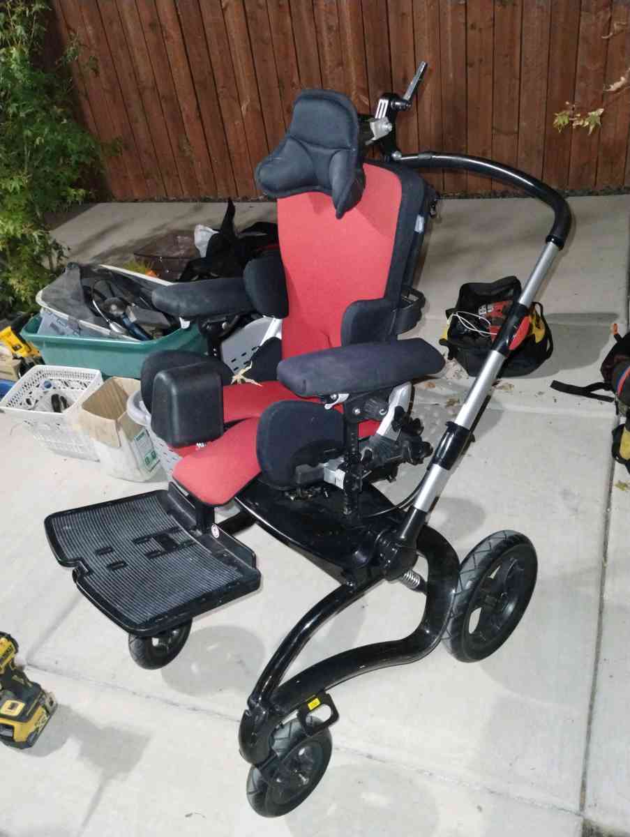 R82 Stingray Pediatric Wheelchair - Sacramento, California - FleaMarketBay