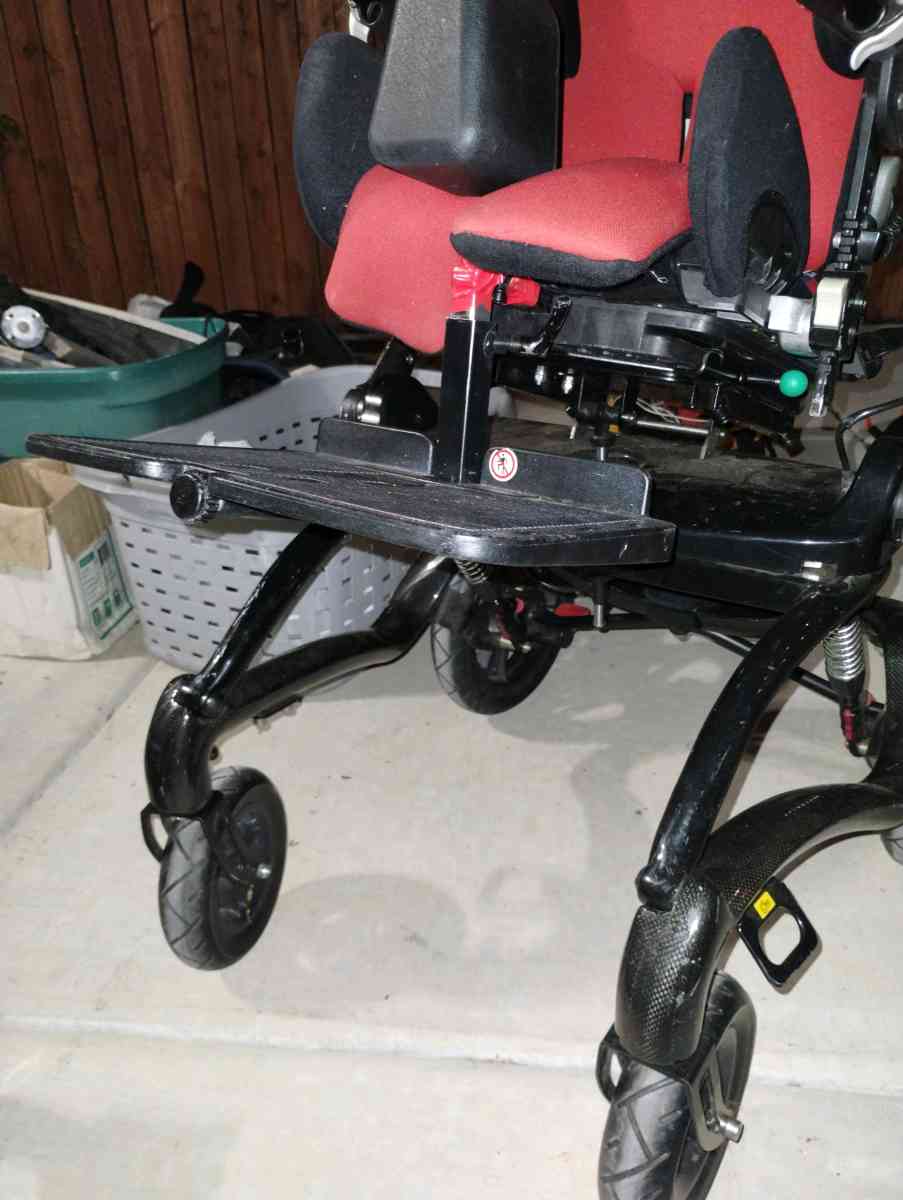 R82 Stingray Pediatric Wheelchair - Sacramento, California - FleaMarketBay