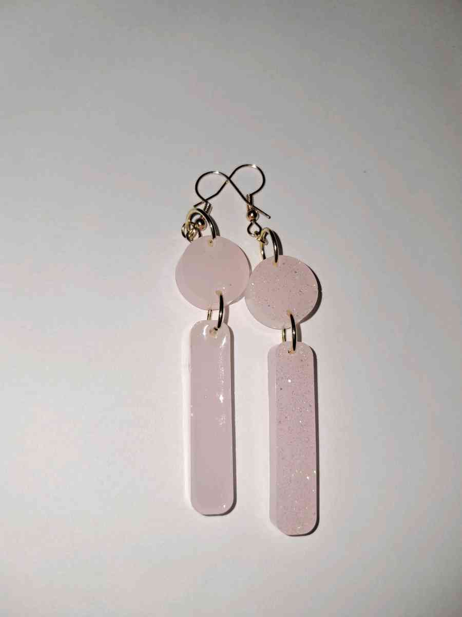 pink sparkling earrings - Phenix City, Alabama - FleaMarketBay