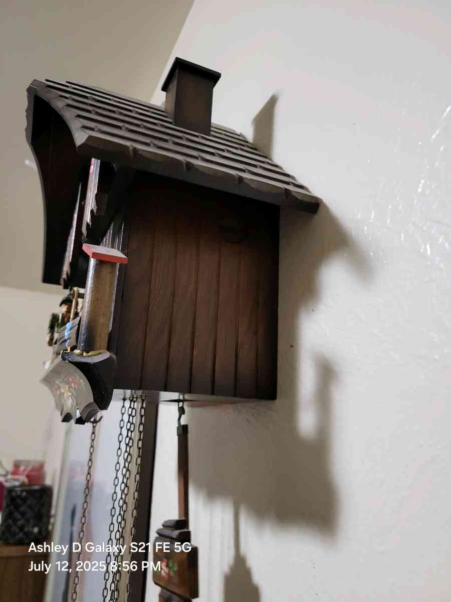 Romance Swiss Made by Roeger Wooden Cuckoo Clock homedecor - Green Bay, Wisconsin - FleaMarketBay