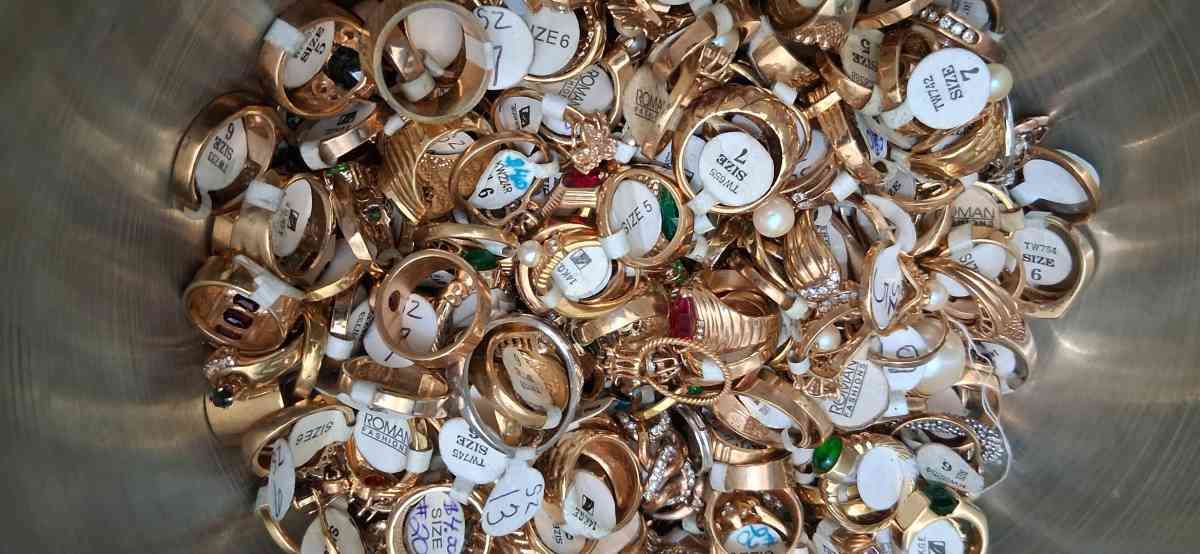 Lots of rings - Alicia, Arkansas - FleaMarketBay
