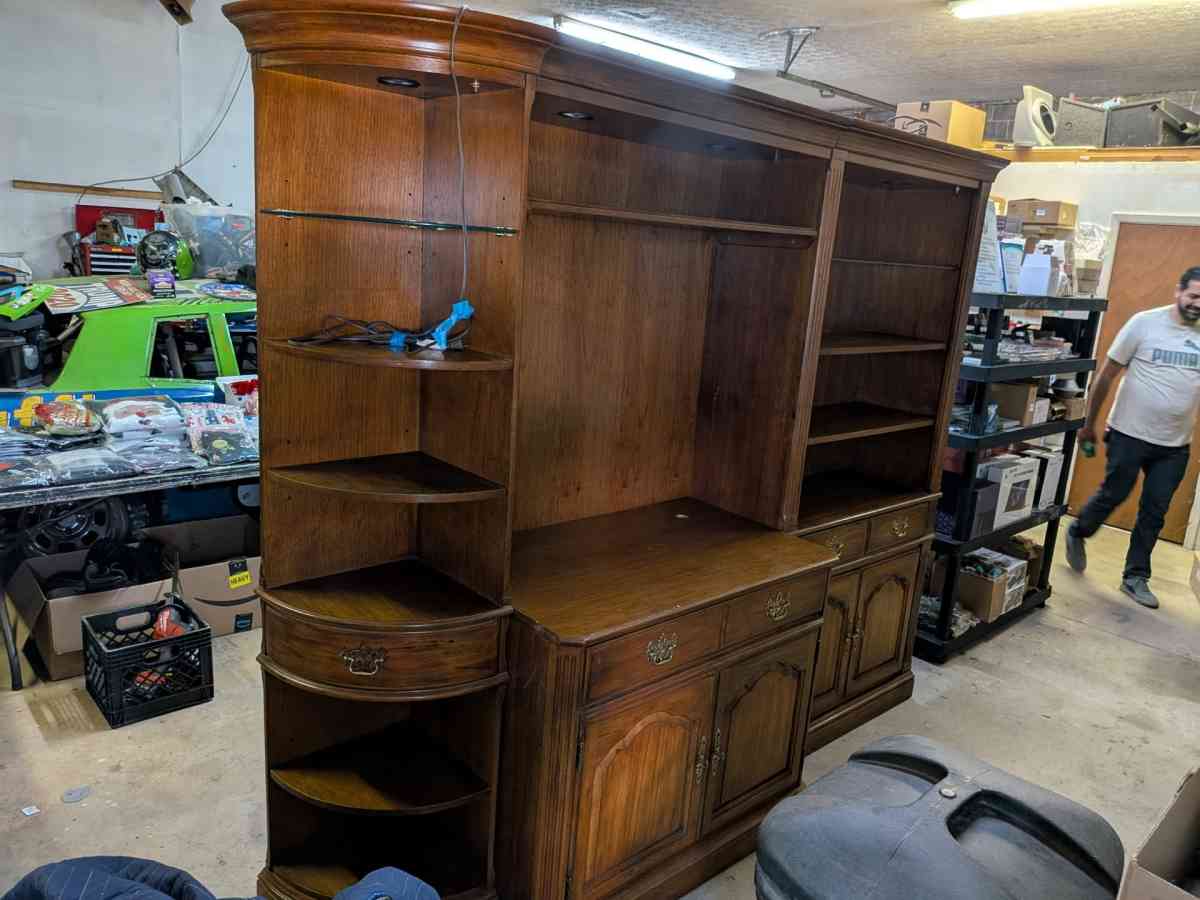 7ft by 8ft wooden entertainment center - Painesville, Ohio