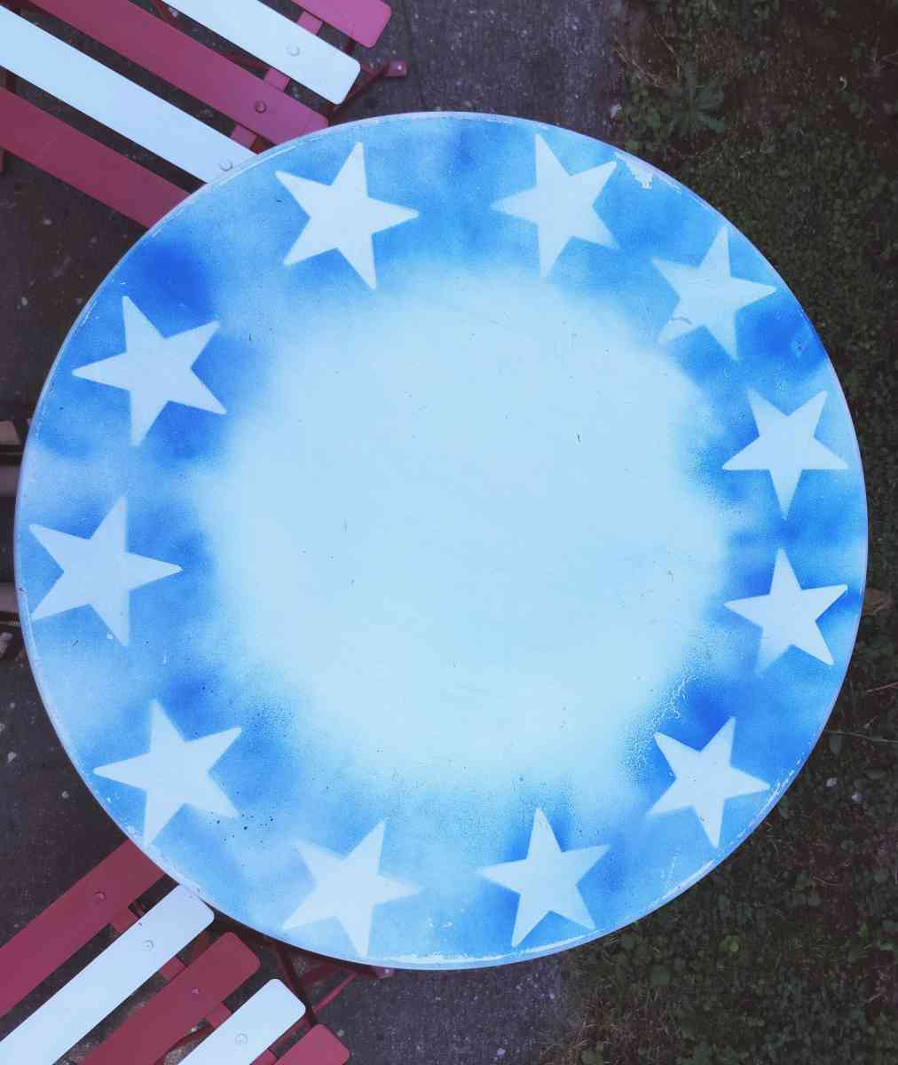 4th of July table and chairs - Portland, Oregon - FleaMarketBay