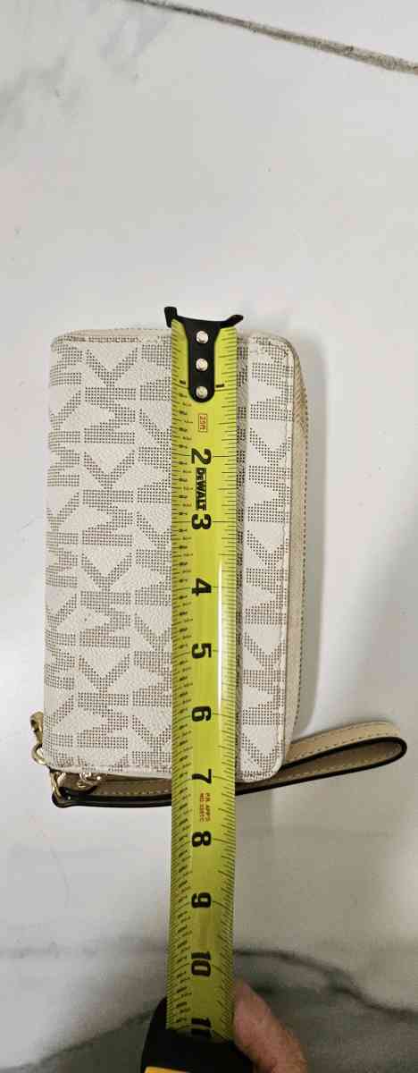 MICHAEL KORS KHAKI COLOR - Brentwood, Tennessee - FleaMarketBay