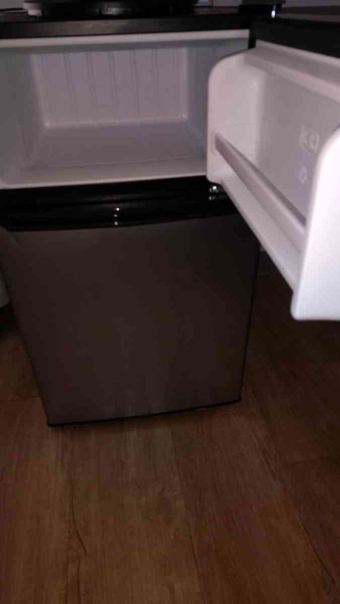 mini fridge with freezer - Charlotte, North Carolina - FleaMarketBay