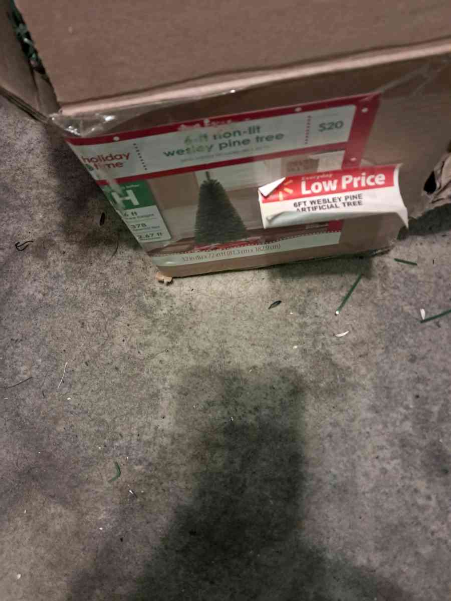 Christmas tree - Bridgewater, New Jersey - FleaMarketBay