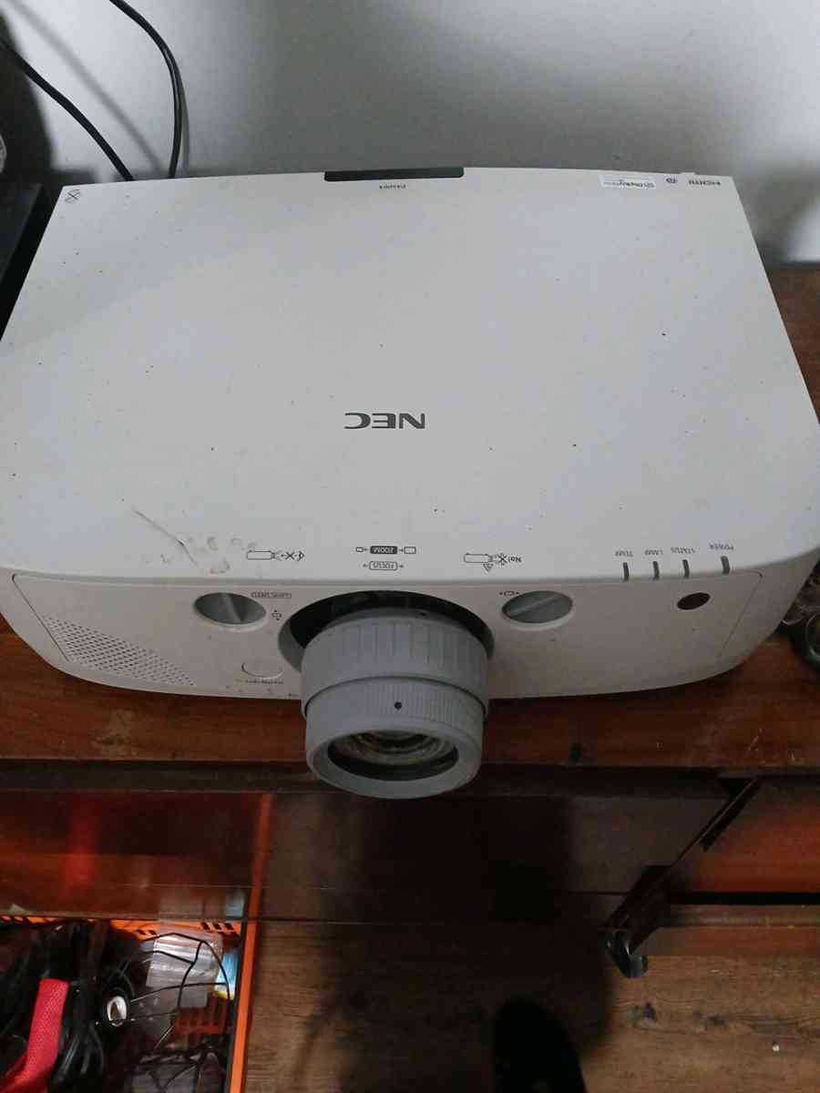 NEC pa600x projector