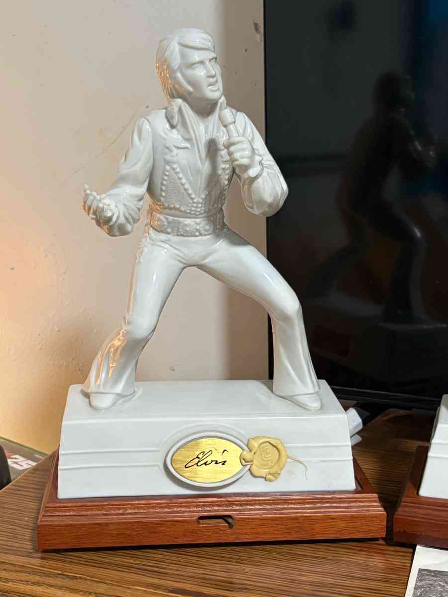 Elvis collected decanters vintage - Mena, Arkansas - FleaMarketBay