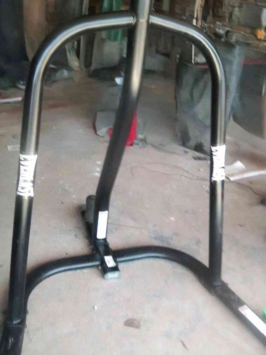 Everlast Punching Bag Equipment - El Paso, Texas - FleaMarketBay