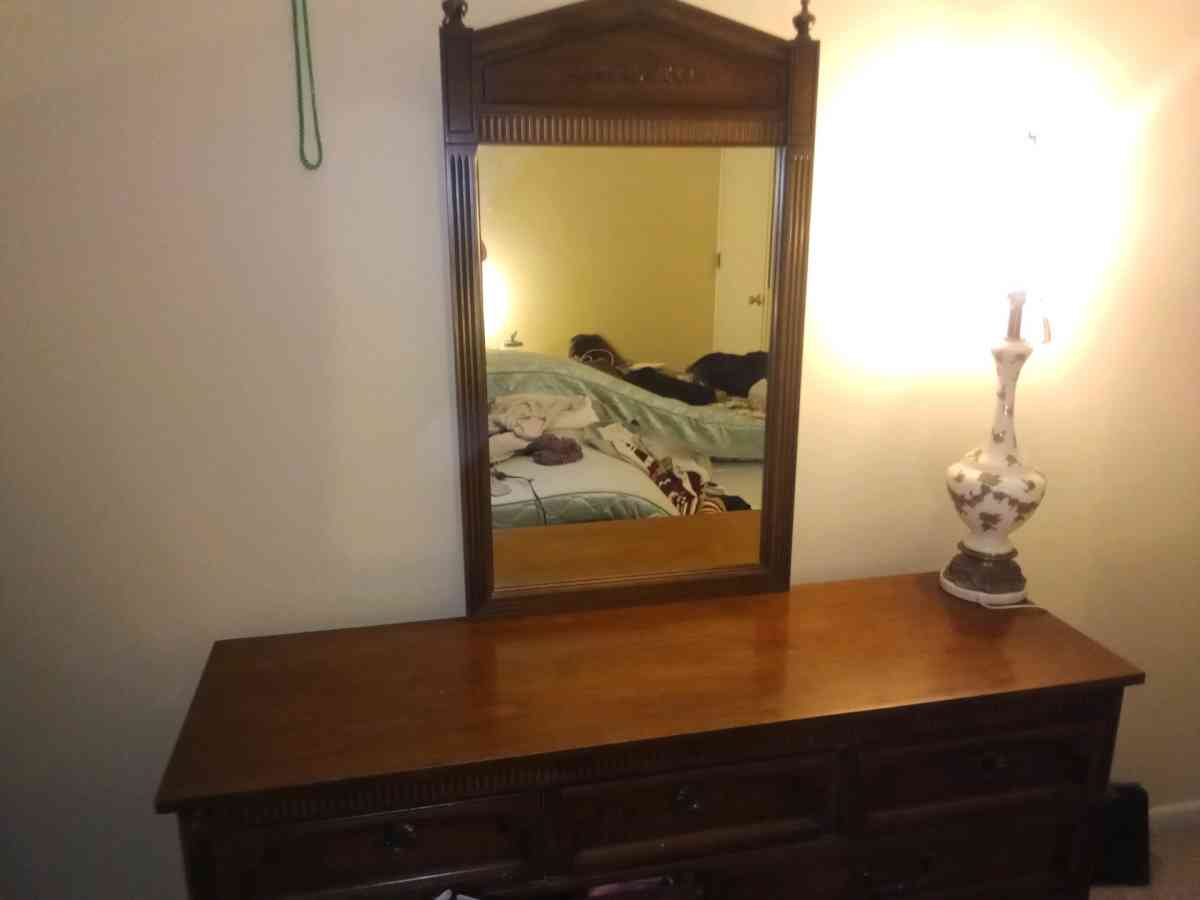 wooden dresser - Cincinnati, Ohio
