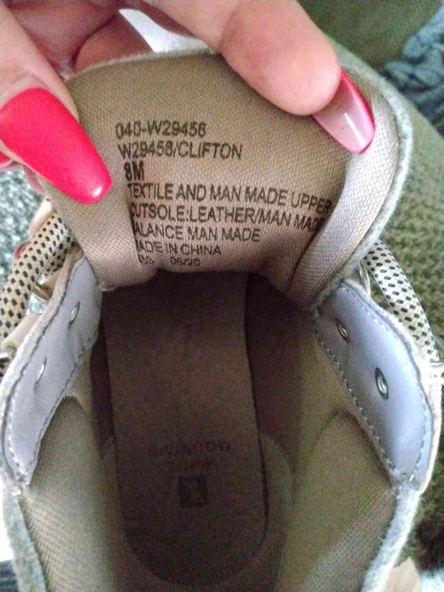 hiking boots - Addison, Michigan - FleaMarketBay