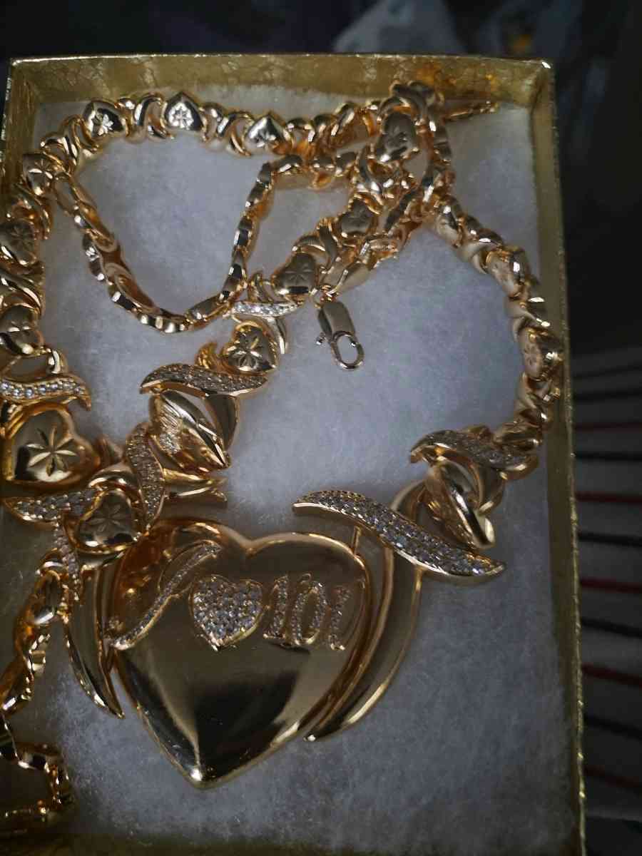 necklace and bracelet - Port Richey, Florida - FleaMarketBay