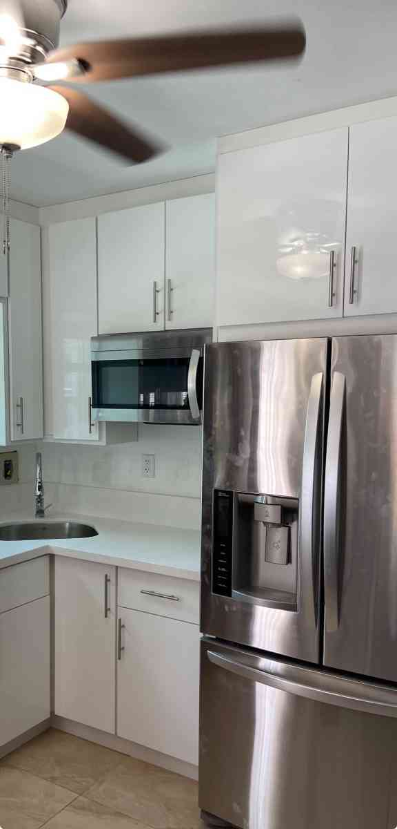 Small Kitchens - Miami, Florida - FleaMarketBay