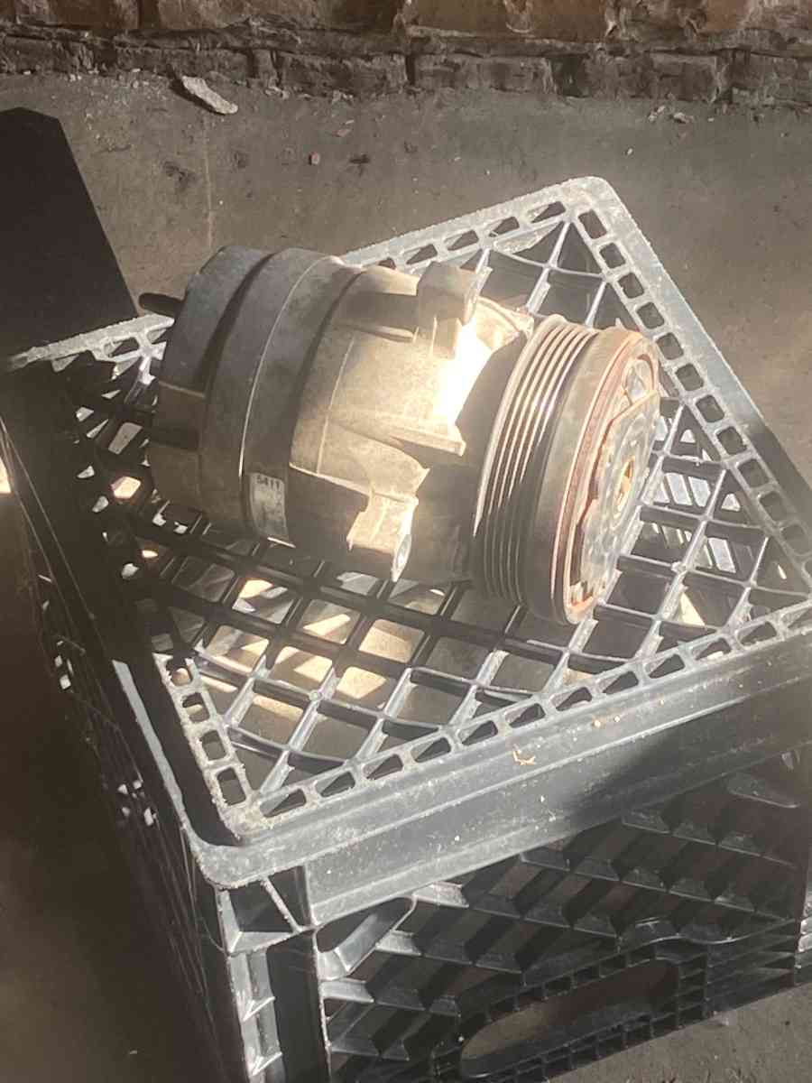 car parts 2004 Buick - Chicago, Illinois - FleaMarketBay