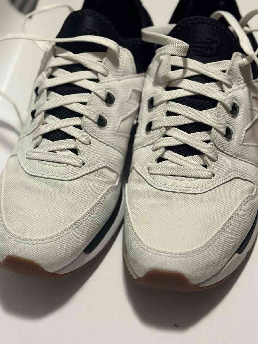 New Balance 009 shoes sneakersMLOO9UTW black white Size 11 - Naples, Florida - FleaMarketBay