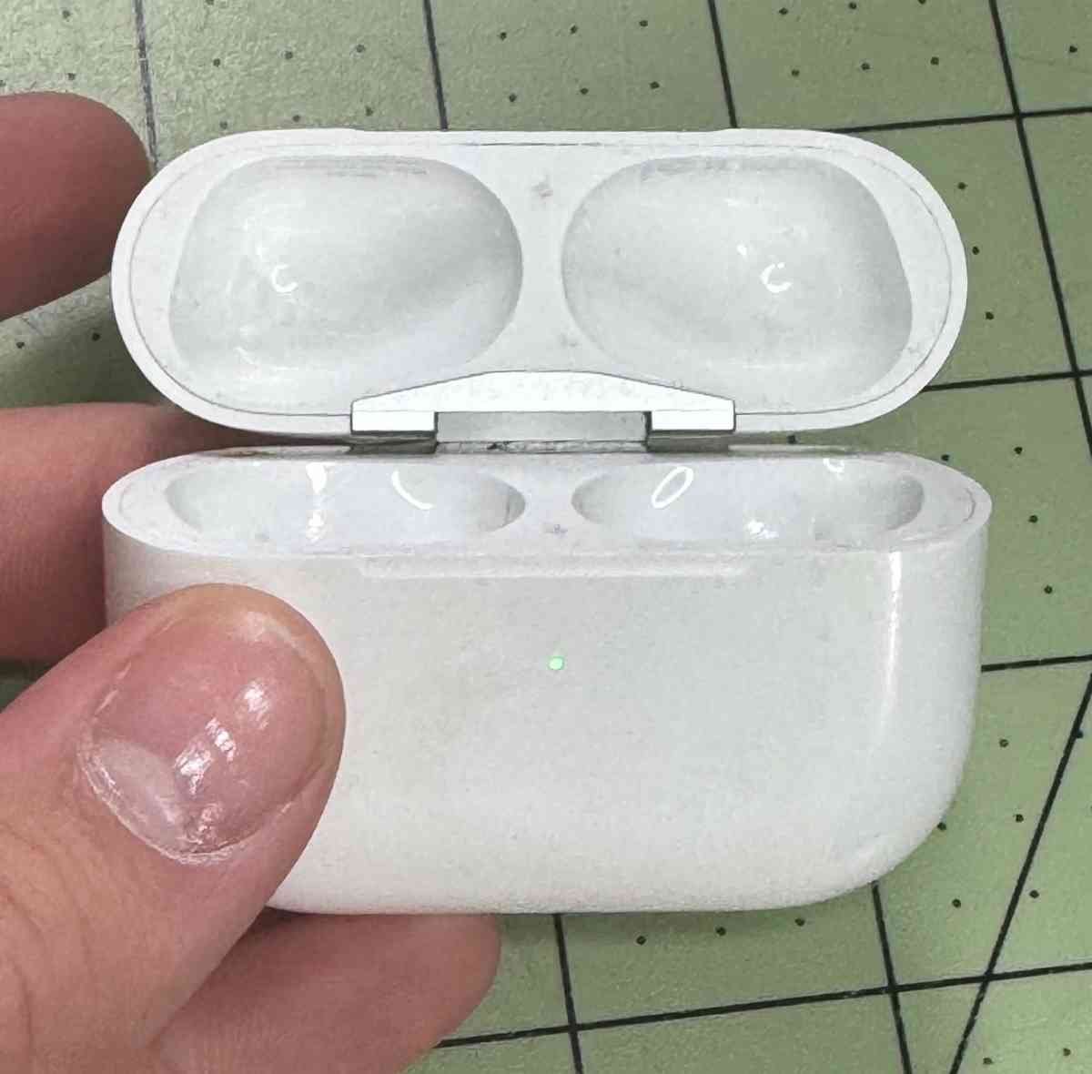 Genuine Apple AirPods Pro 1st Gen Charging Case A2190 Case O - Brooklyn, New York - FleaMarketBay