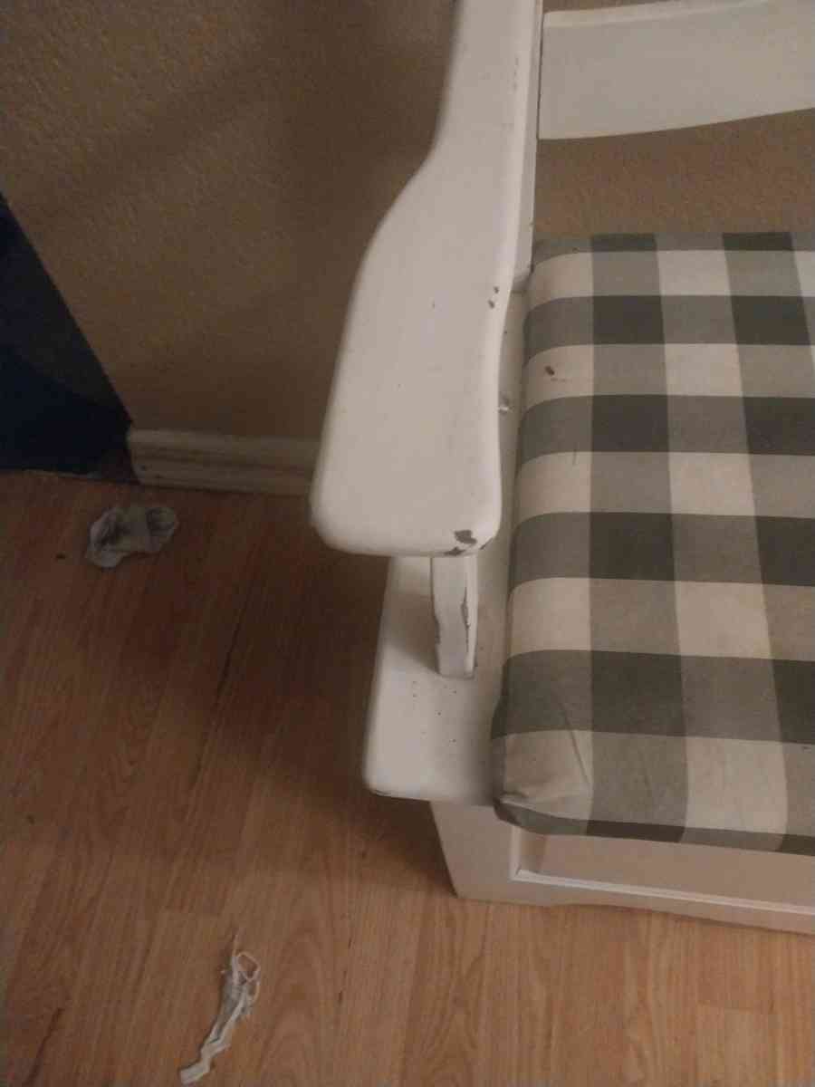 White Entryway Bench - Jackson, Missouri - FleaMarketBay