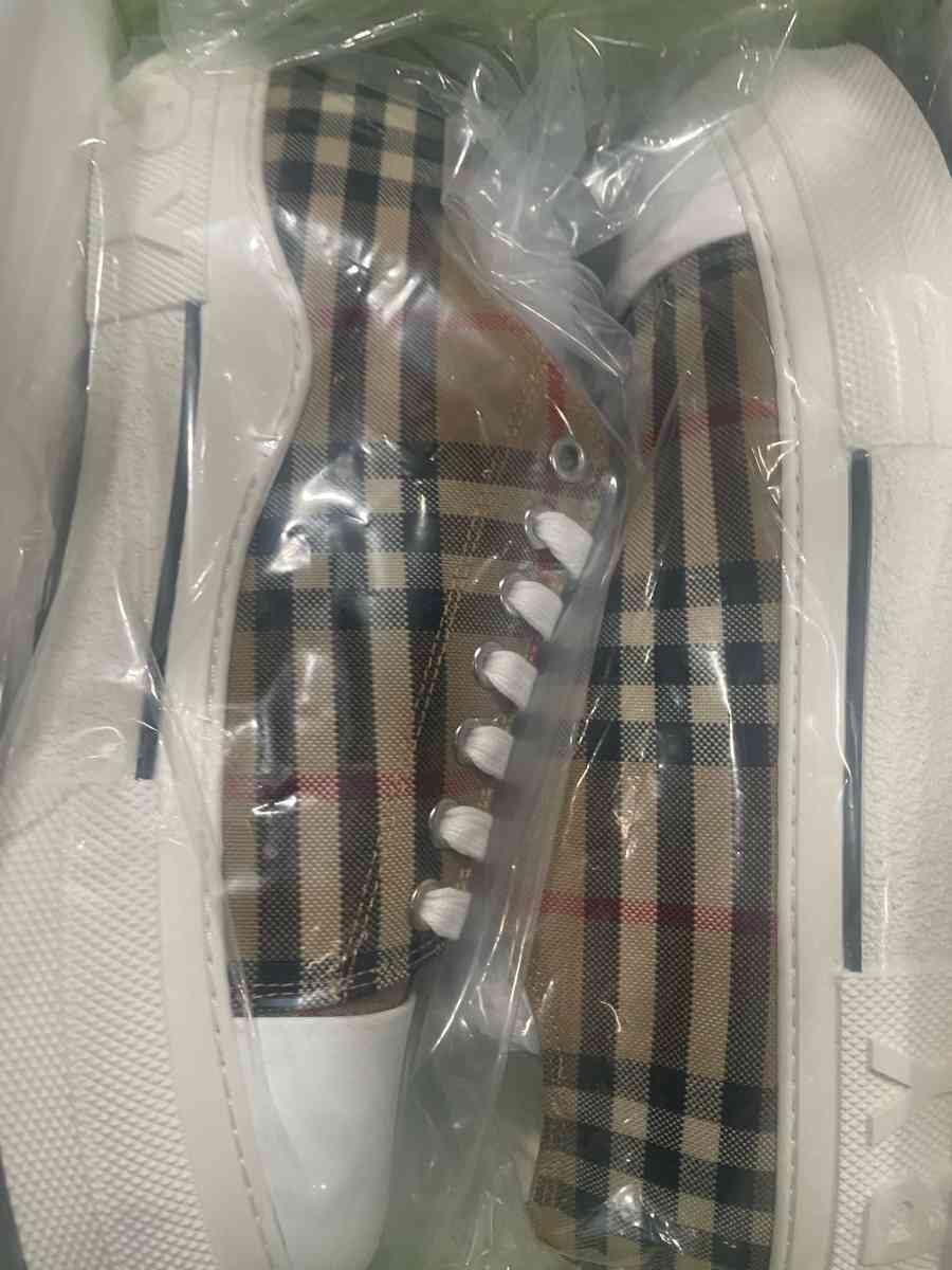 New designer shoes size8 - Franklin Square, New York - FleaMarketBay