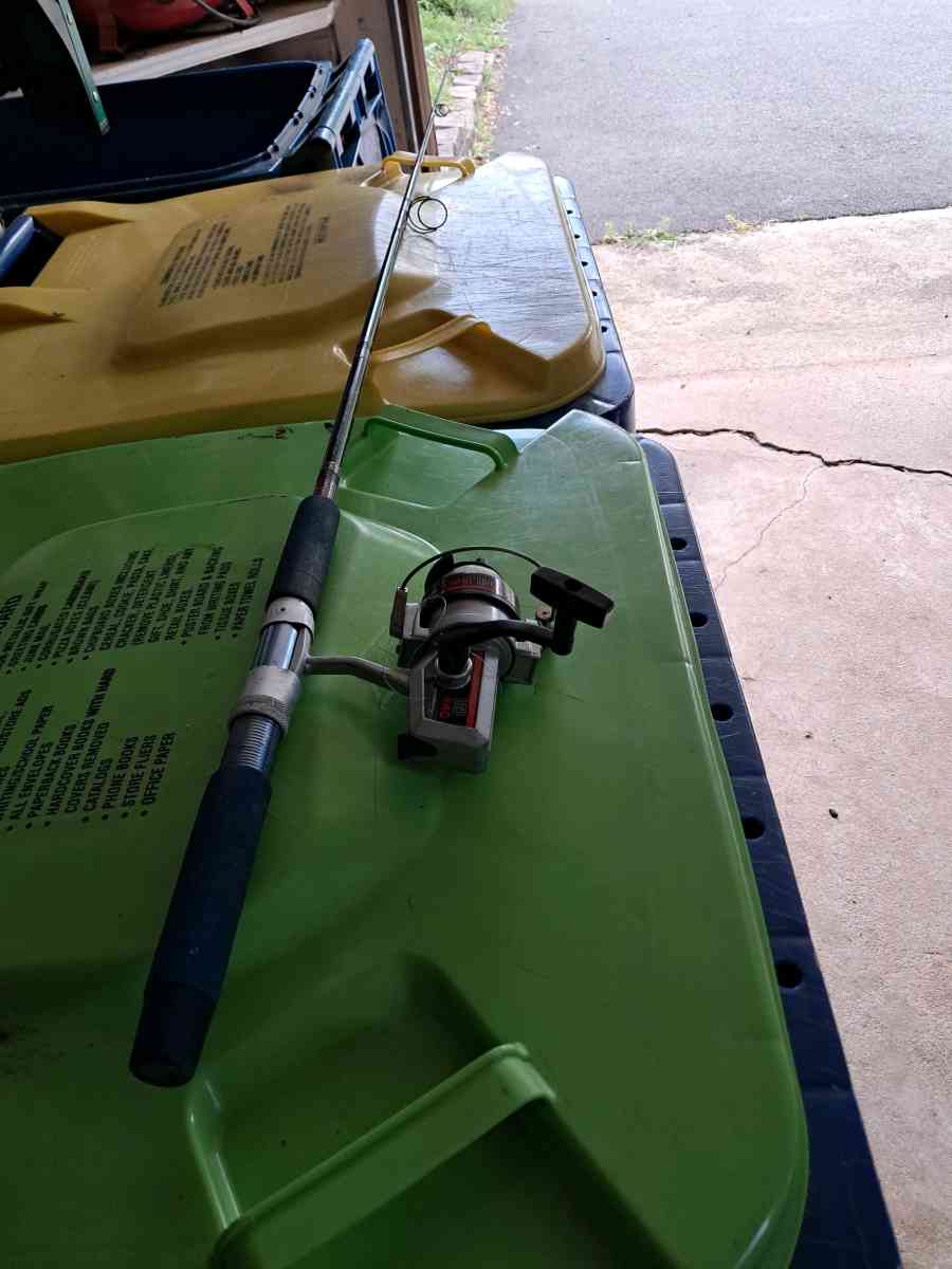 fishing pole - Bridgewater, New Jersey - FleaMarketBay