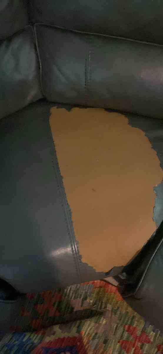 leather couch - Alicia, Arkansas - FleaMarketBay