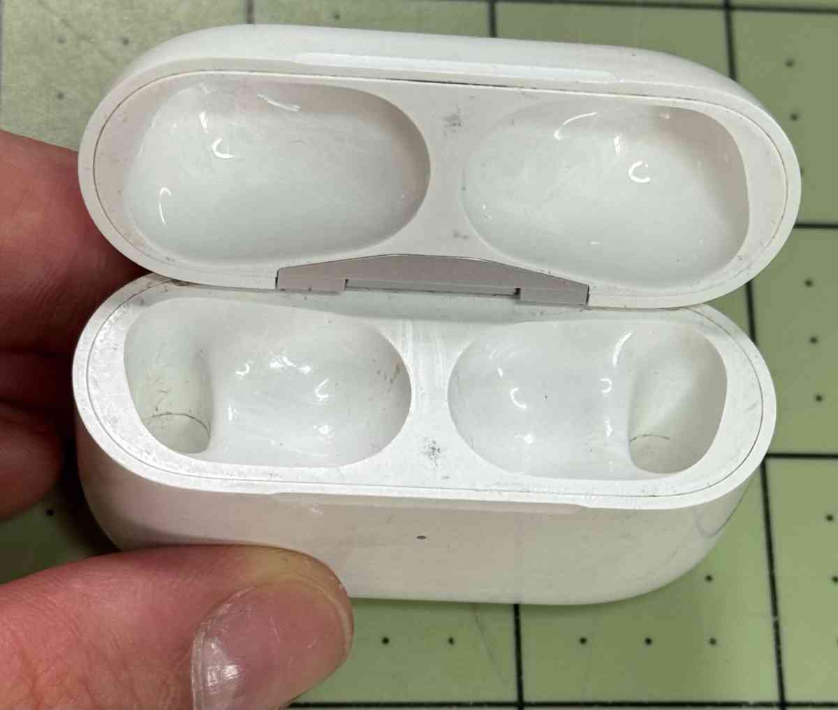 Genuine Apple AirPods Pro 1st Gen Charging Case A2190 Case O - Brooklyn, New York - FleaMarketBay