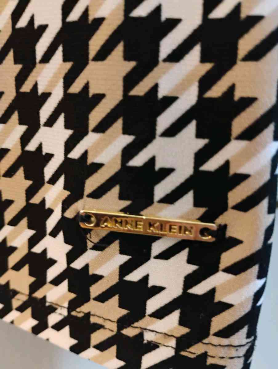 Anne Klein Womens Top - Menasha, Wisconsin - FleaMarketBay