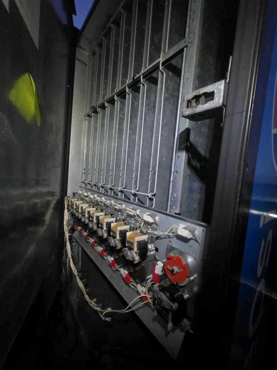 VENDING MACHINES - Rialto, California - FleaMarketBay
