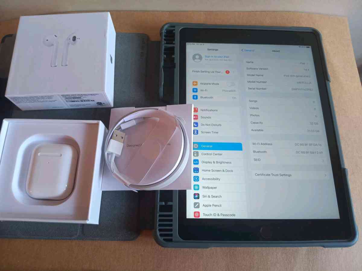 iPad gen 6 with air pods - La Feria, Texas