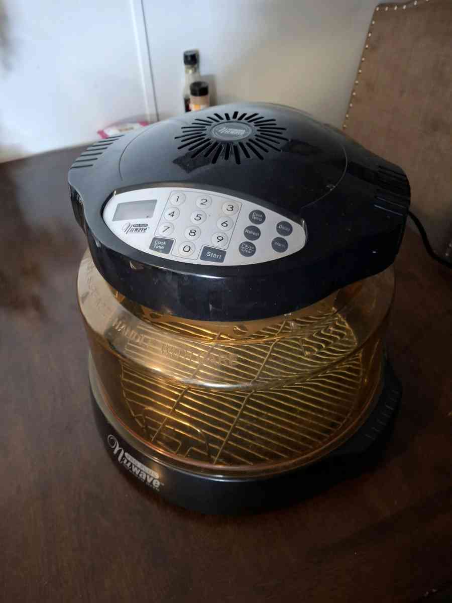 kitchen appliances the roaster oven is brandnew - Houston, Texas