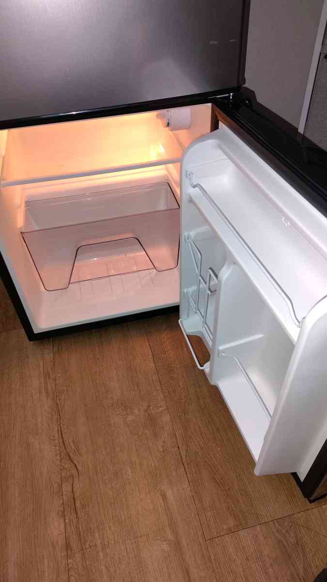 mini fridge with freezer - Charlotte, North Carolina - FleaMarketBay
