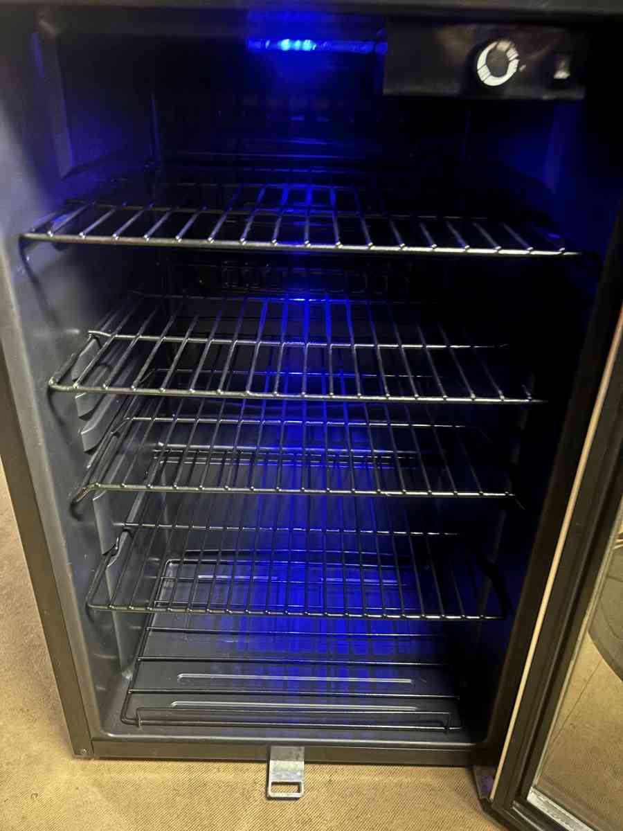 Haier Mini Fridge - Fayetteville, North Carolina - FleaMarketBay