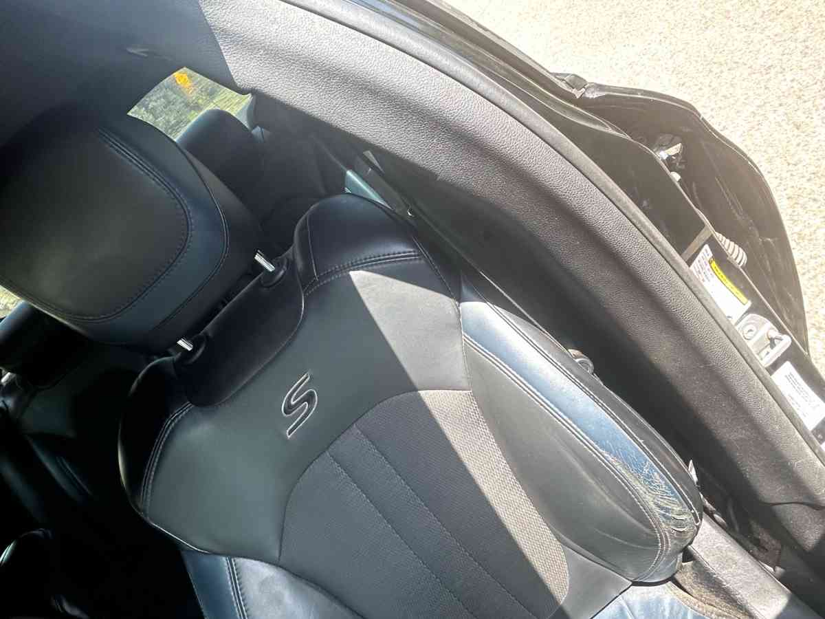 Chrysler 200 - Dearborn, Michigan - FleaMarketBay