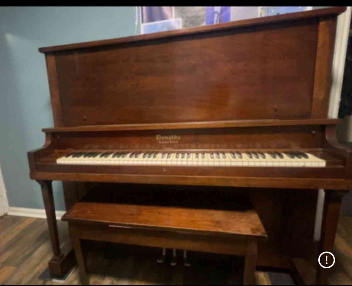 Classic Donalda Piano - Amityville, New York - FleaMarketBay