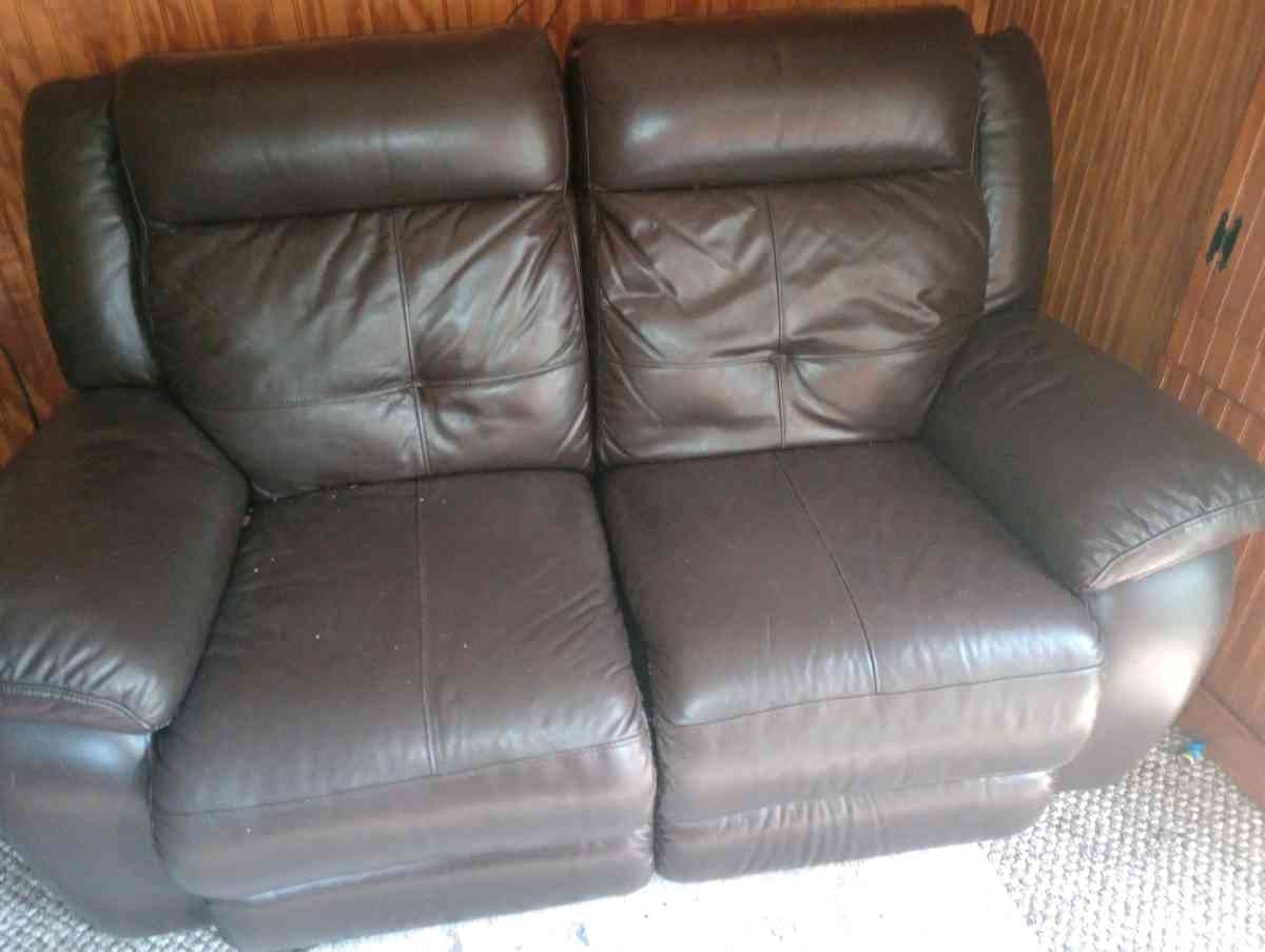 leather two seater couch - Dryden, Michigan - FleaMarketBay