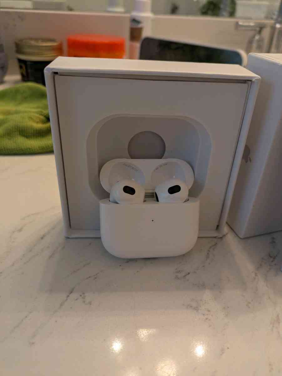 Airpods - Pompano Beach, Florida - FleaMarketBay
