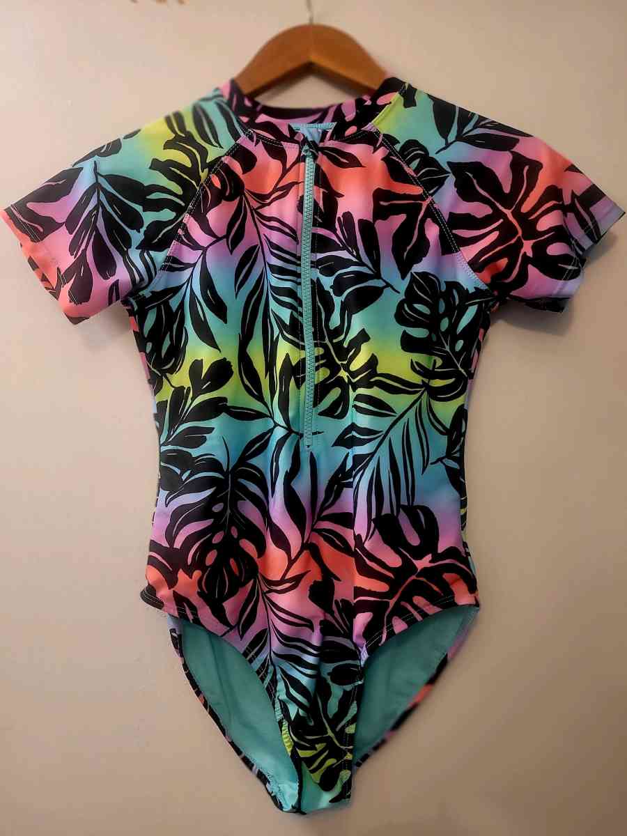 Girls Swimweat - Tabernacle, New Jersey - FleaMarketBay