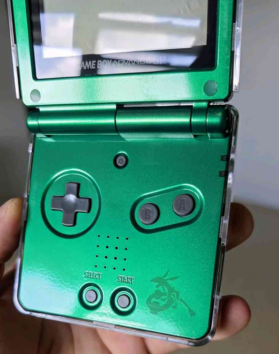 Gameboy advance sp Ags001 Emerald edition - Bronx, New York - FleaMarketBay