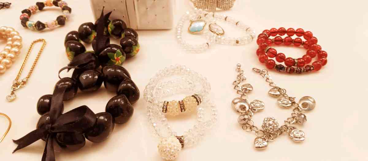 Out with the gently used Jewelry - Las Vegas, Nevada - FleaMarketBay