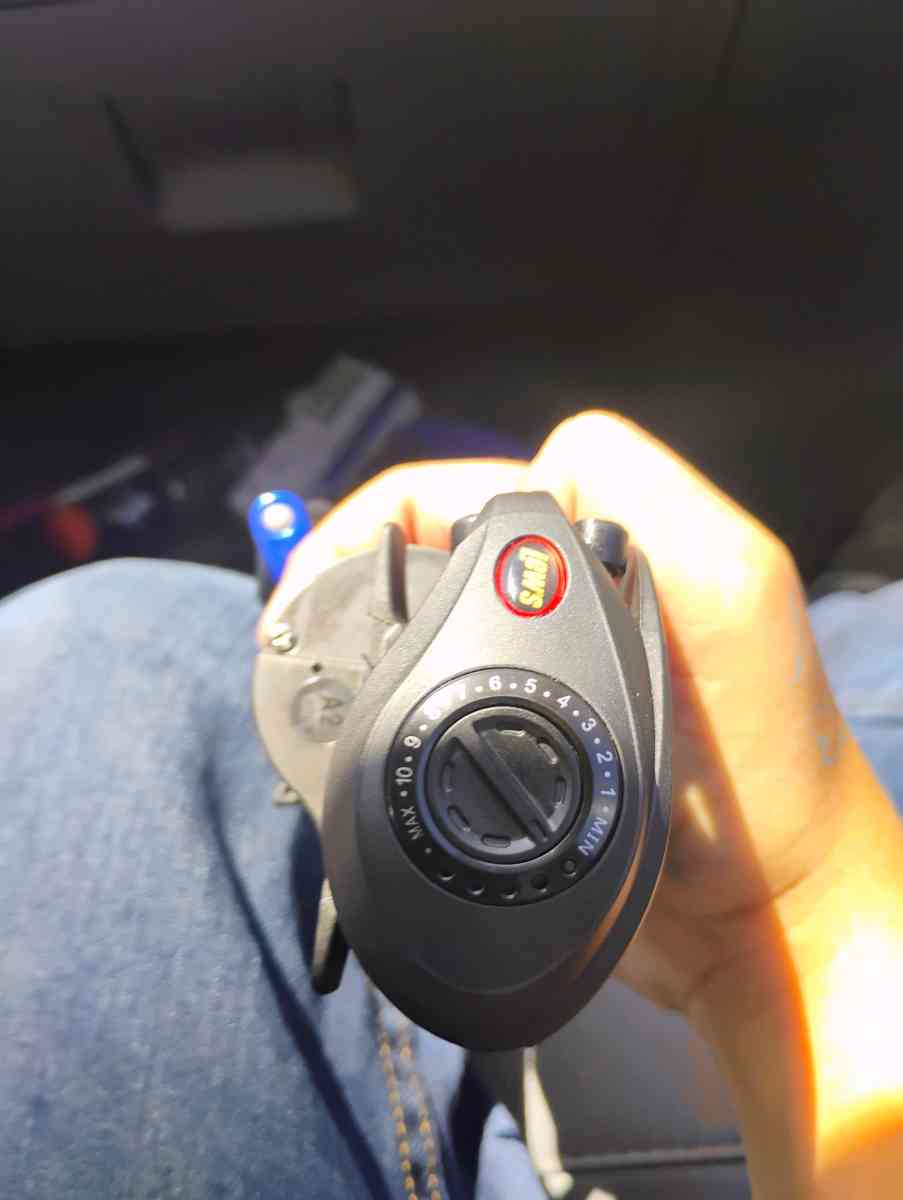 lews Inshore speed spool LFS baitcaster - Raeford, North Carolina - FleaMarketBay