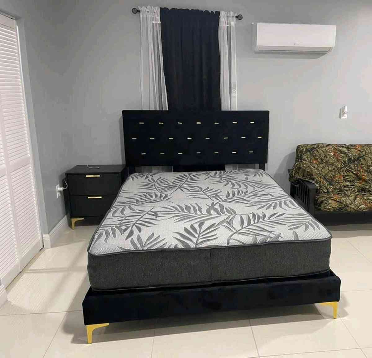 CAMA QUEEN EN VENTA PREGUNTE PRECIO - Hialeah, Florida - FleaMarketBay