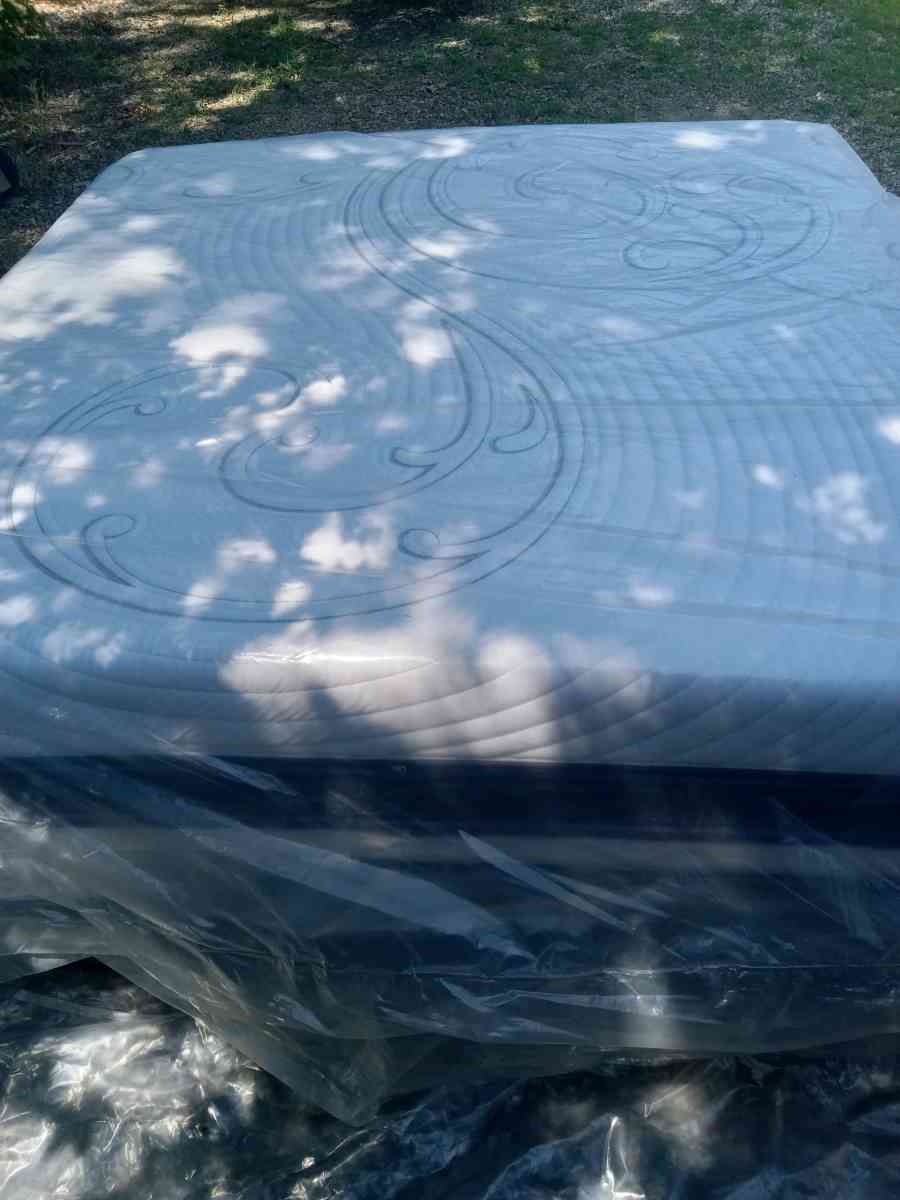 King matress set - Greer, South Carolina - FleaMarketBay