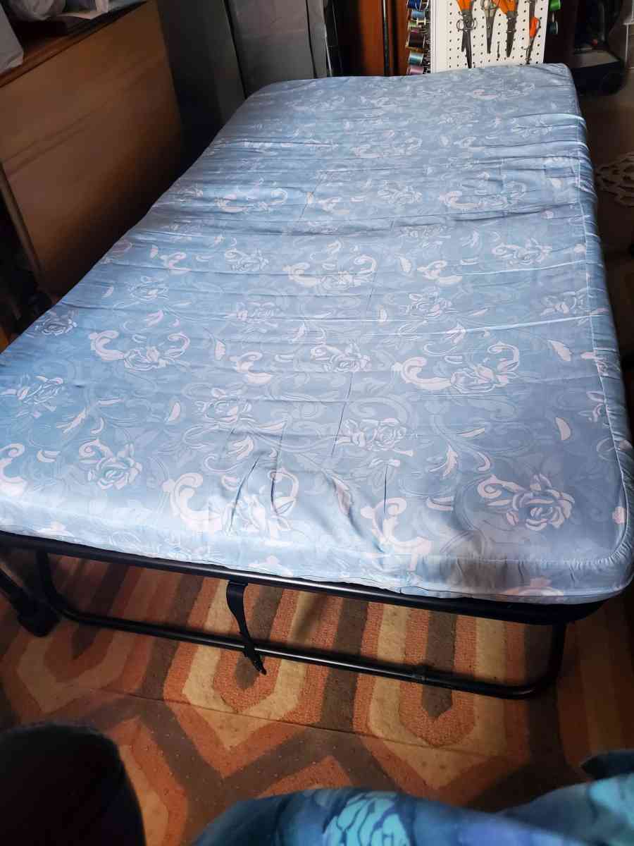 hide bed twin size - Los Lunas, New Mexico - FleaMarketBay